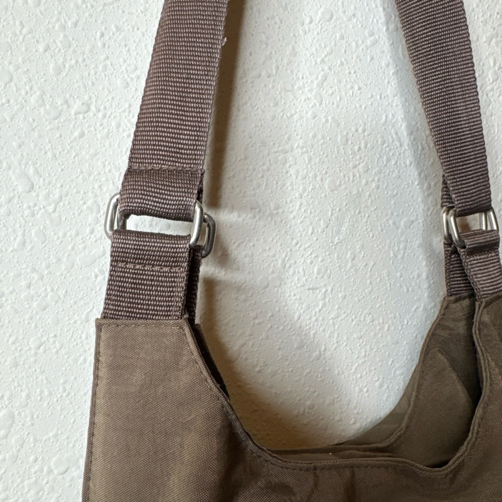 Baggallini Olive Messenger Bag - Picture 4 of 11